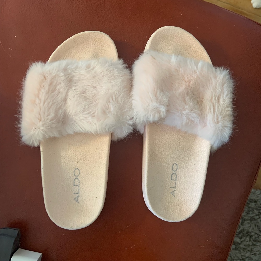 Aldo Light pink fur slides